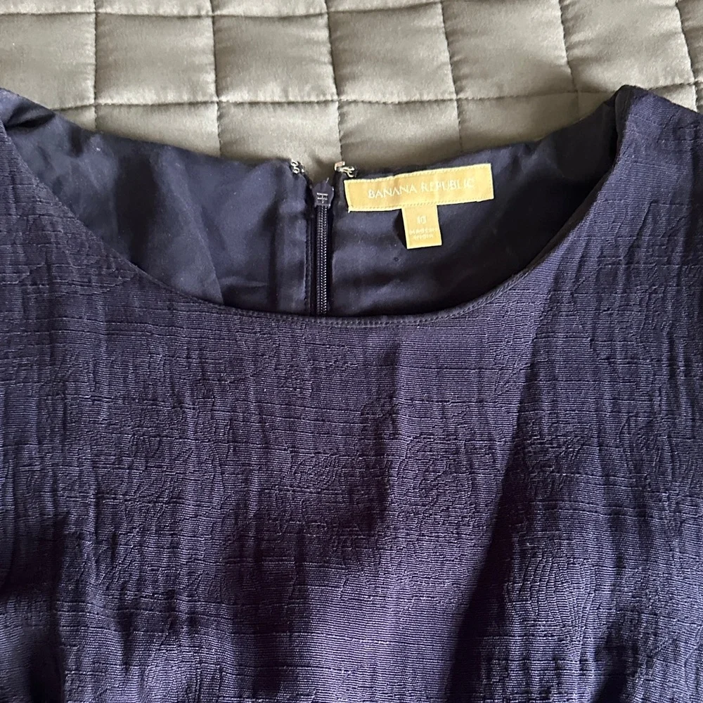 Banana Republic Sleeveless Textured Navy Fit-and-Flare Peplum Top Size 10 - Picture 5 of 8